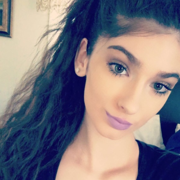 Meet your Posher, Deena - Picture 1 of 1